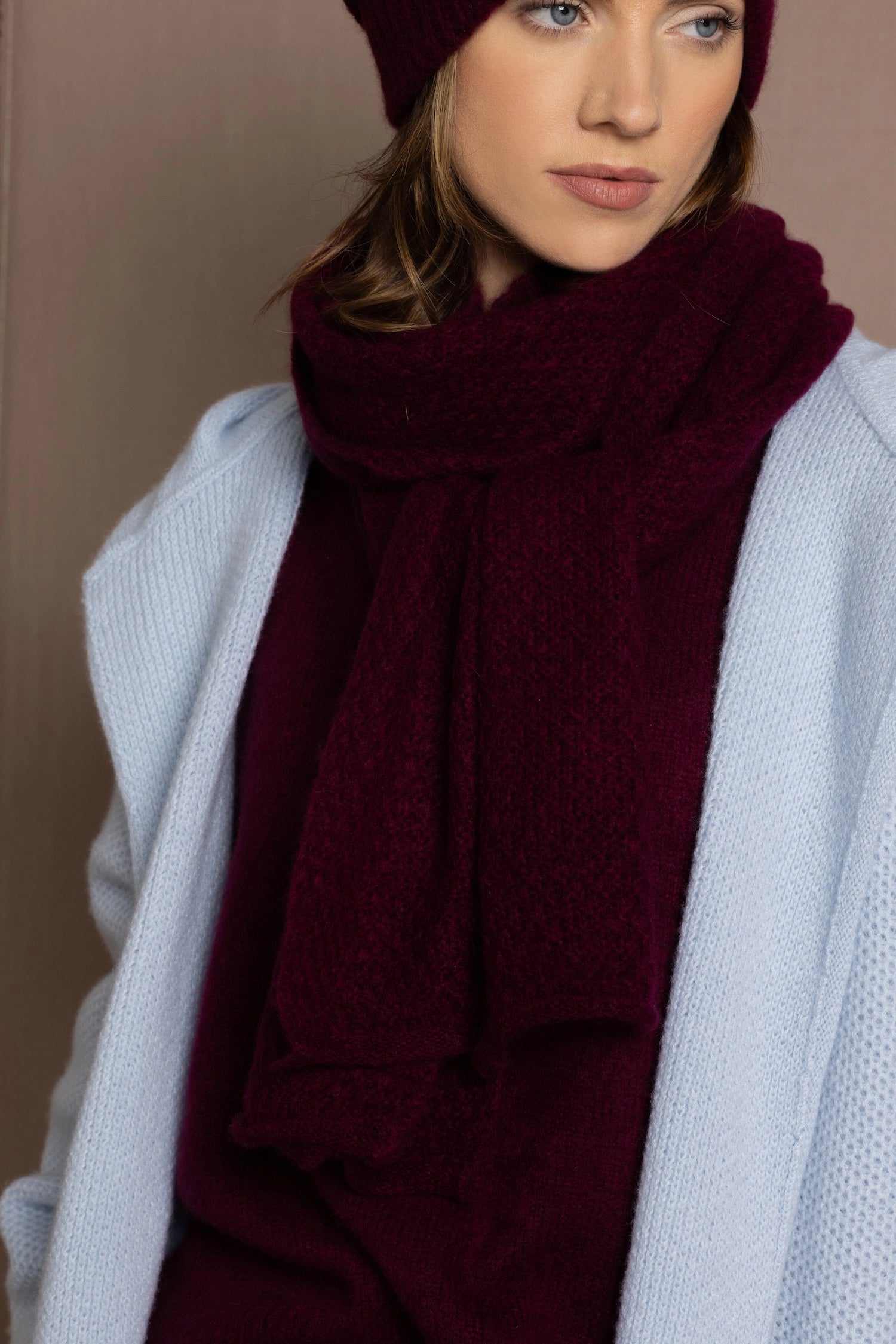 cashmere scarf in burgundy