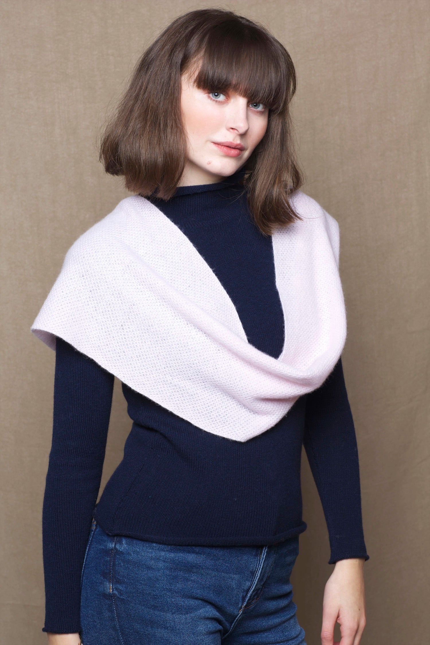 cashmere snood in light pink