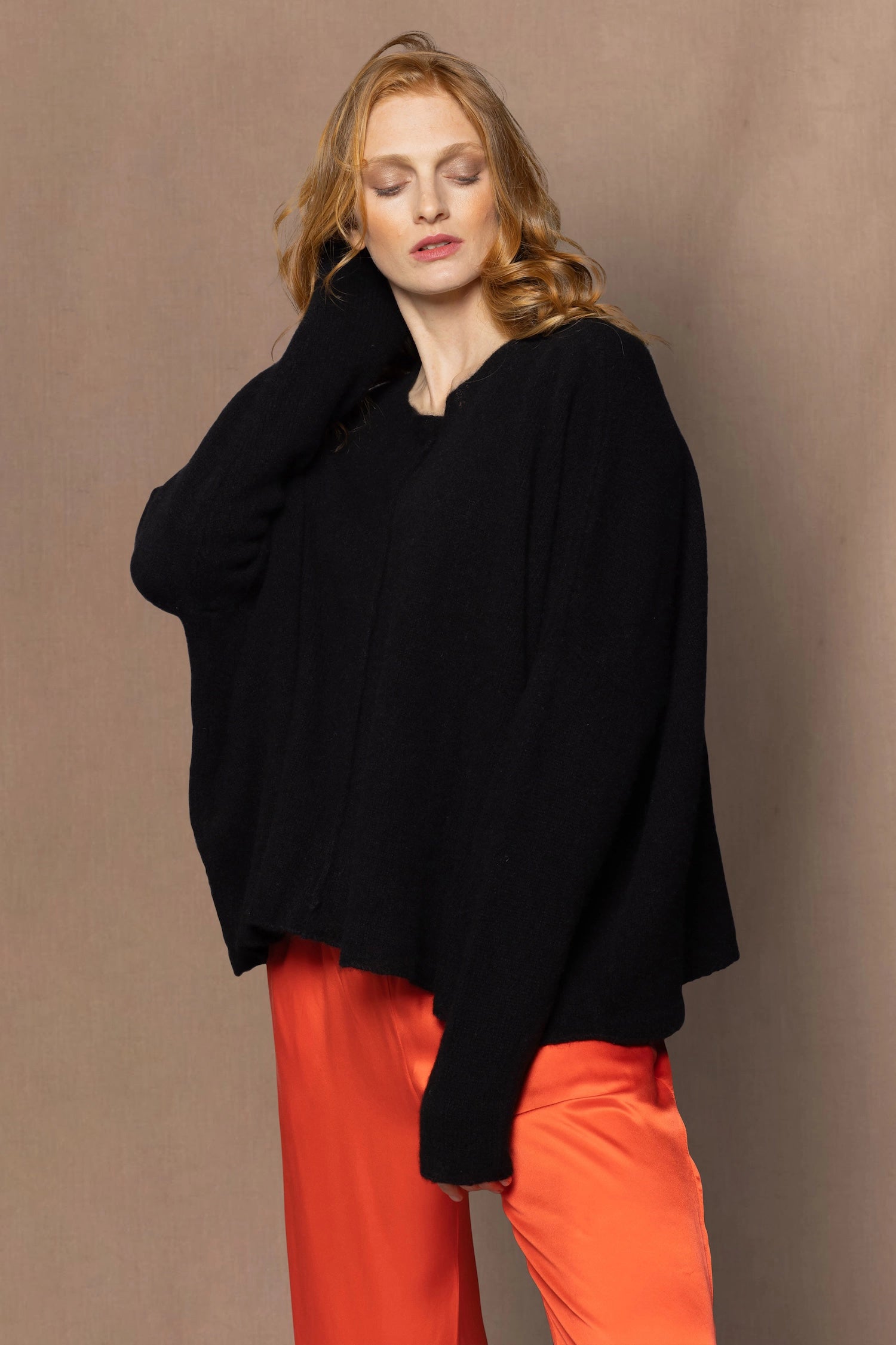 oversized cashmere sweater in black