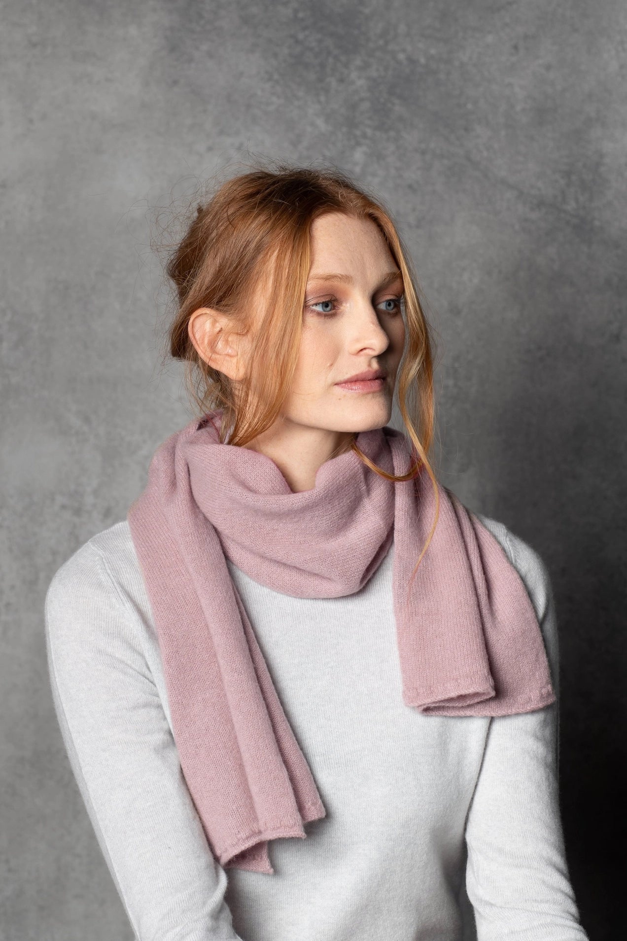 small cashmere scarf in dusty pink