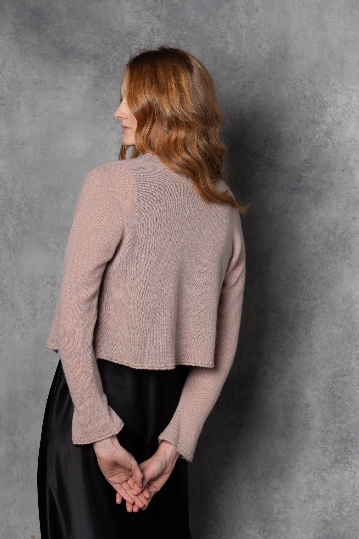 luxury lightweight cropped cashmere cardigan in dusty pink