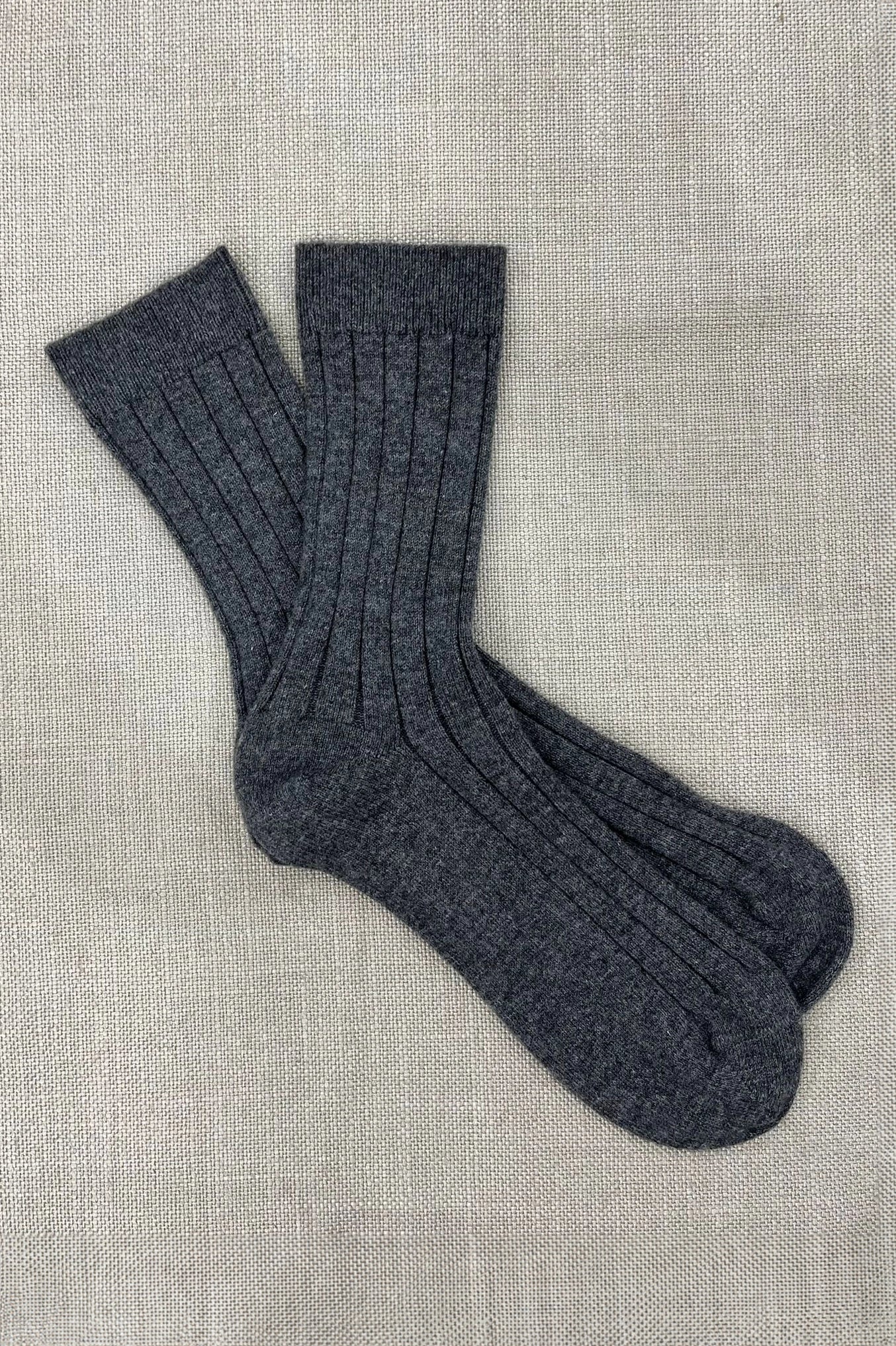 Men's Cashmere Socks in Charcoal