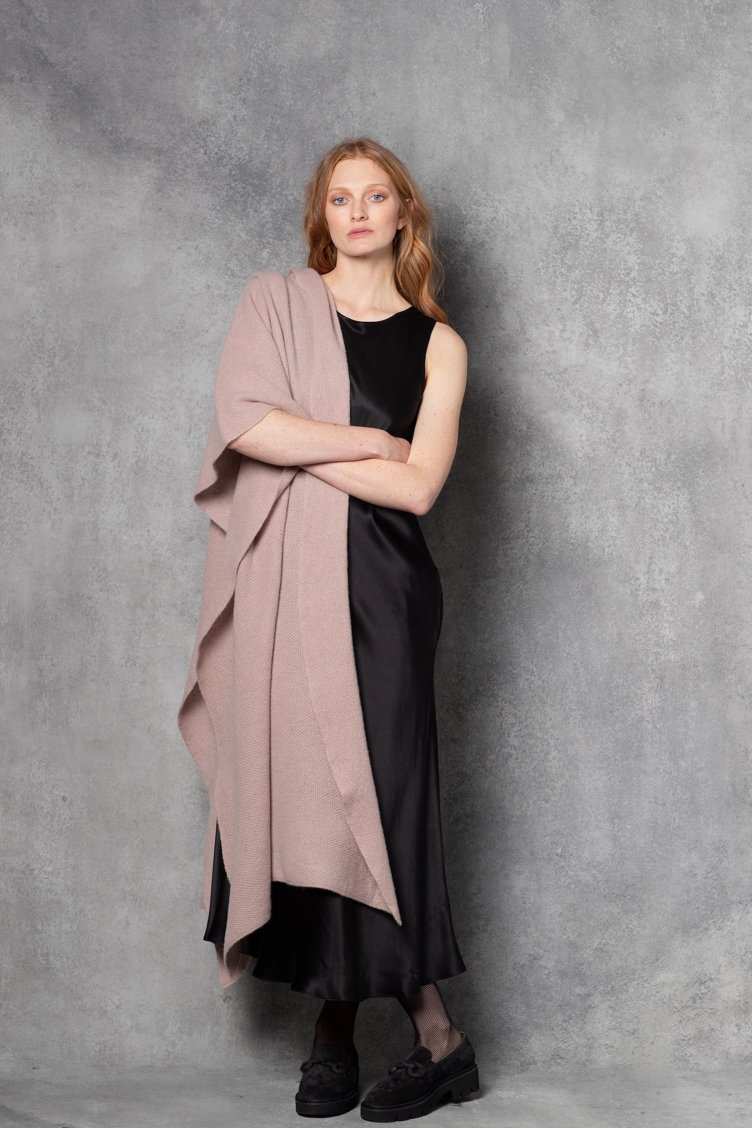 luxury large cashmere wrap in dusty pink