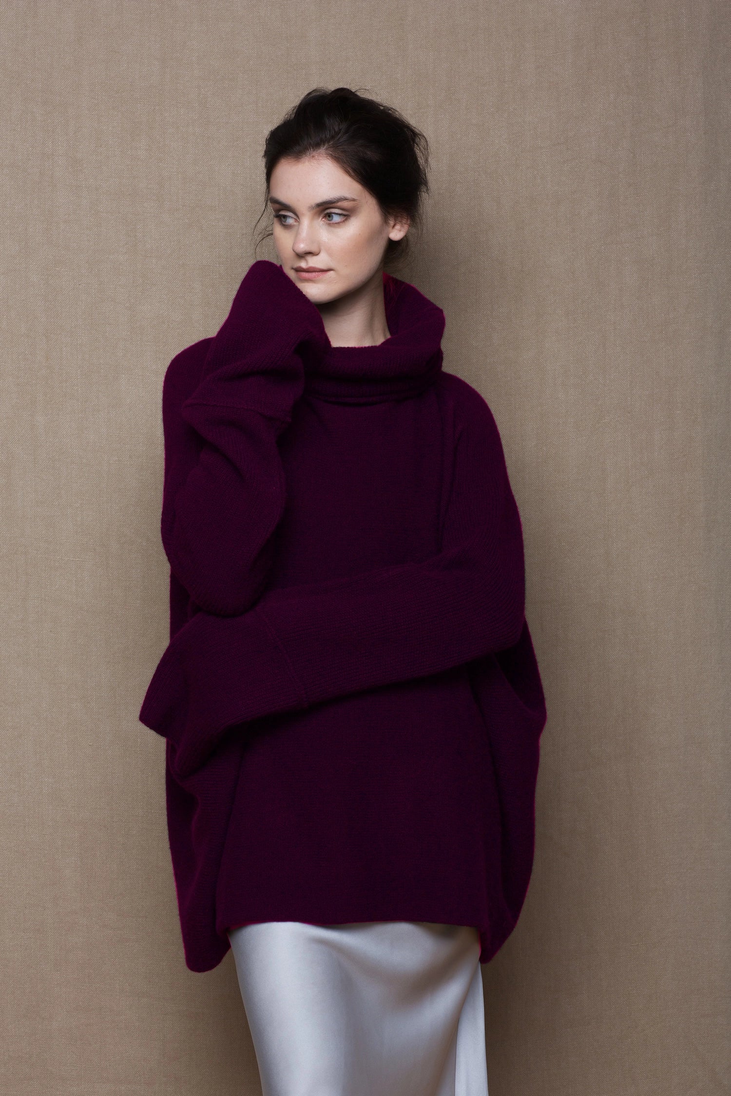 Oversized Cashmere Sweater in Maroon