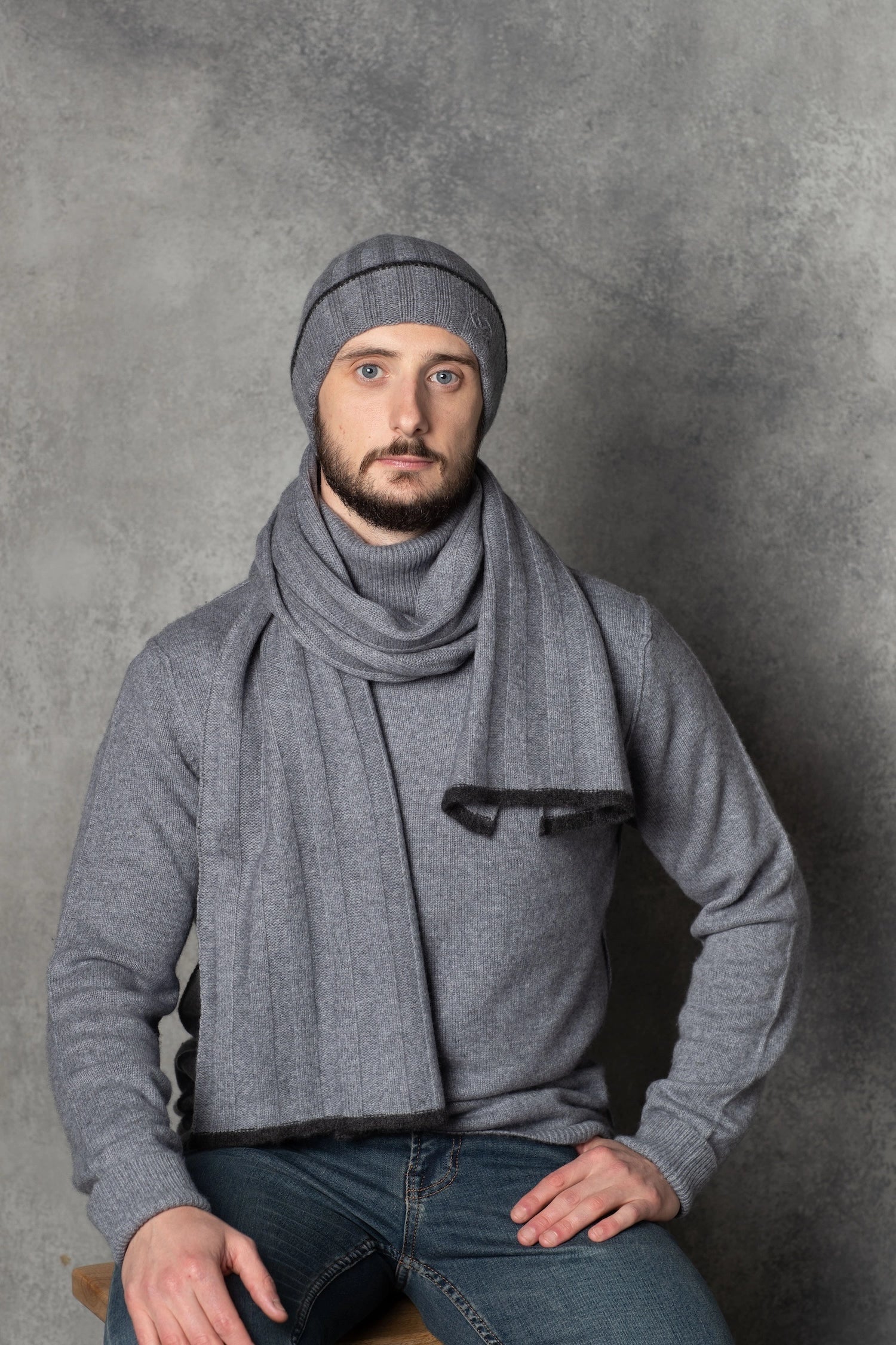 luxury men's cashmere scarf in grey