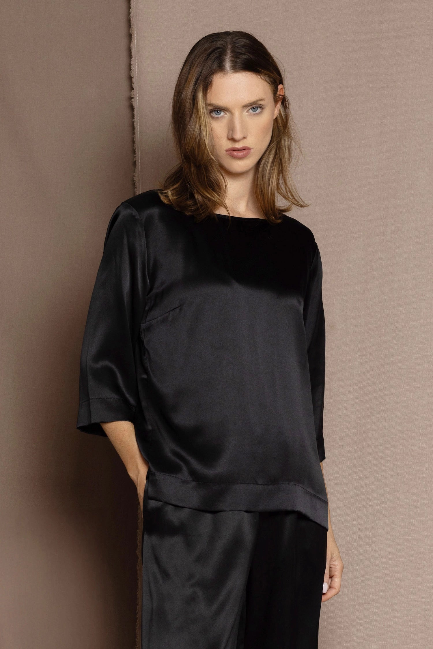 silk top in black