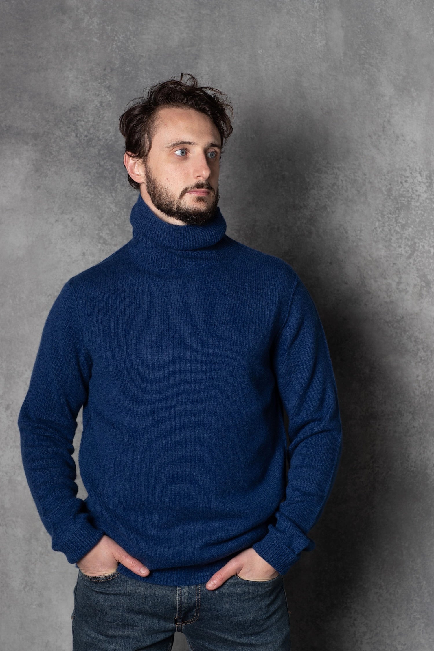 Men's Cashmere Turtleneck Sweater in Navy