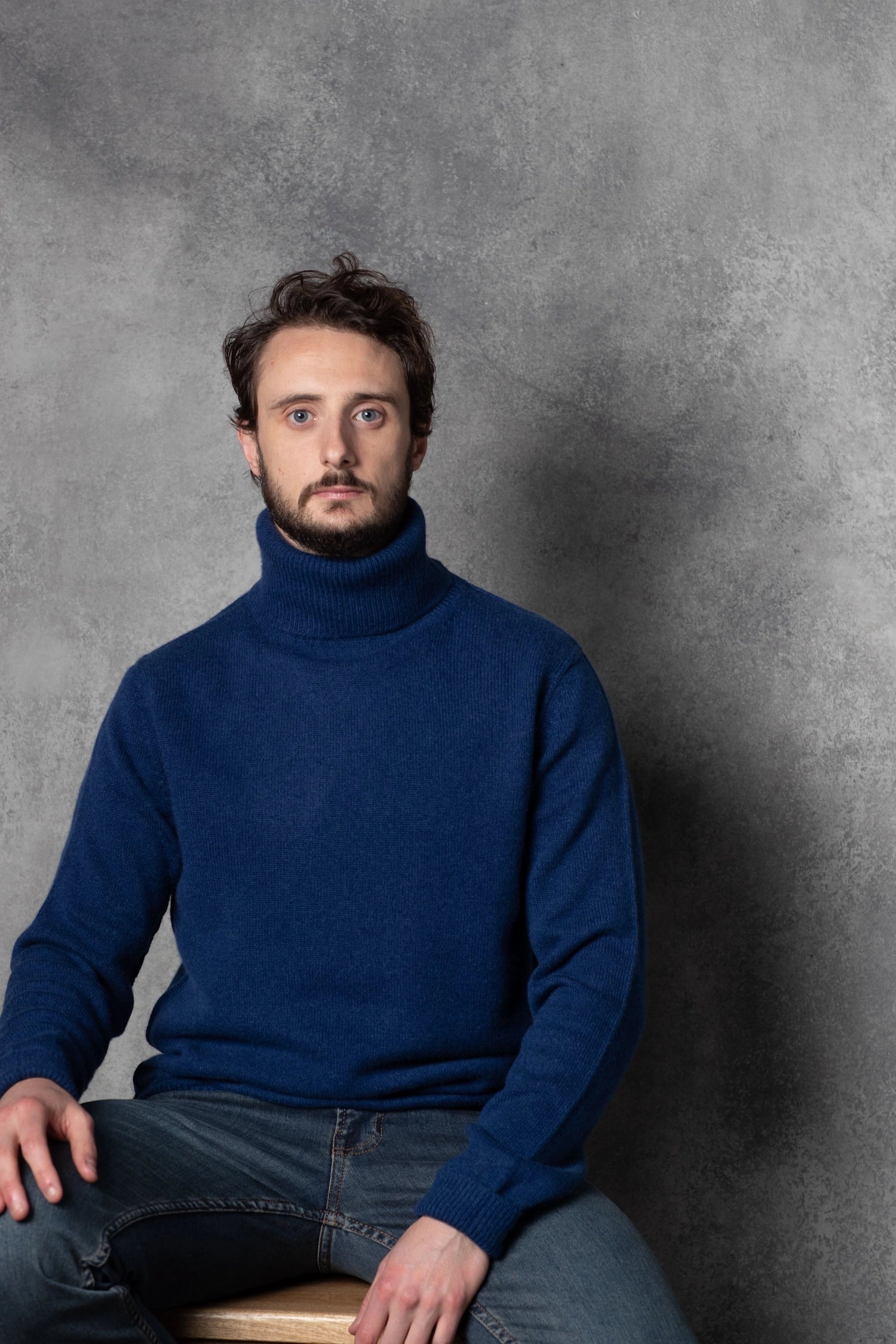 Men's Cashmere Turtleneck Sweater in Navy