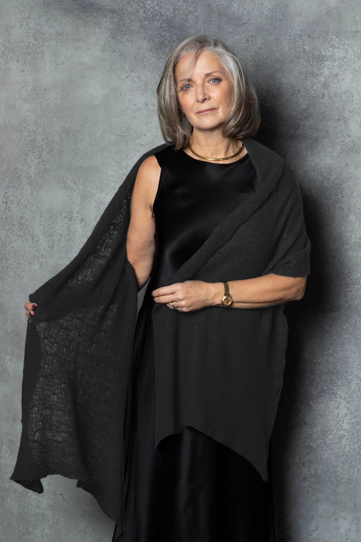 Lace Lightweight Cashmere Wrap in Charcoal